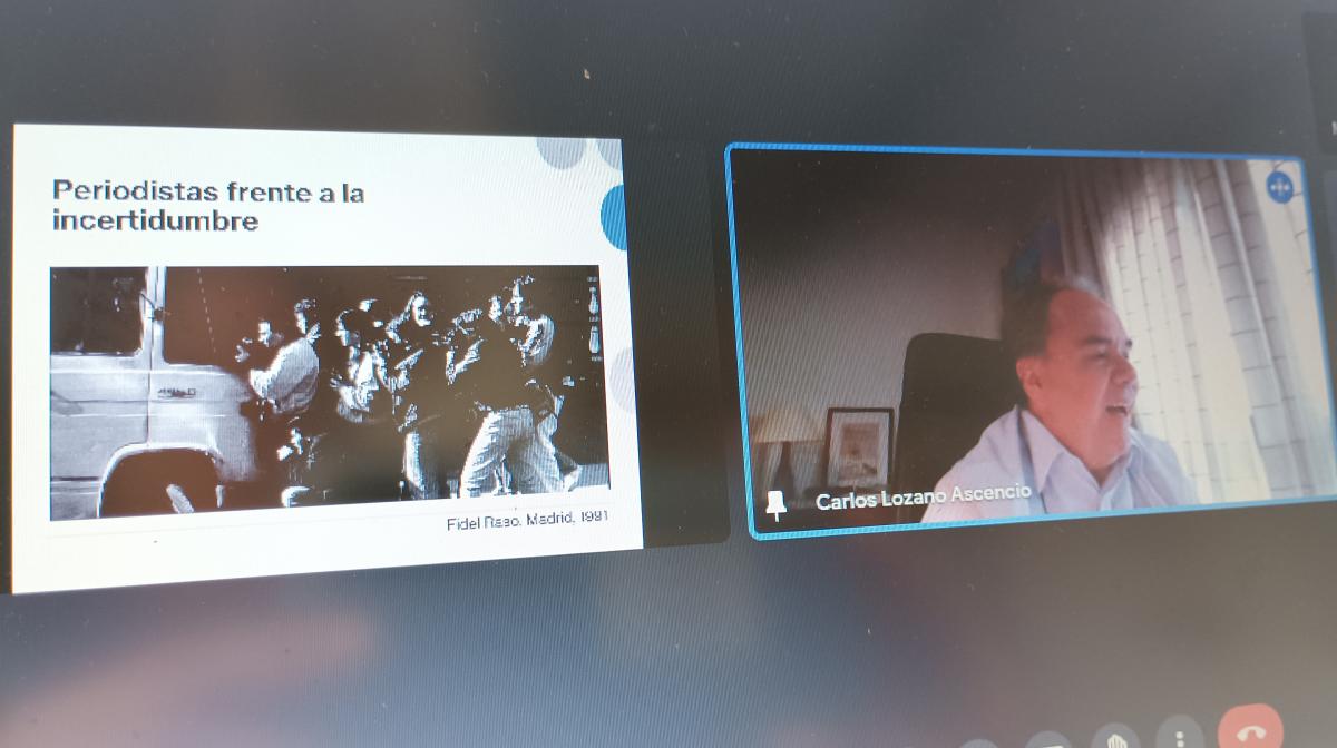 El profesor Carlos Lozano Ascencio, durante su mster class sobre el periodismo en situaciones de incertidumbre, inseguridad y riesgo. / A. M.