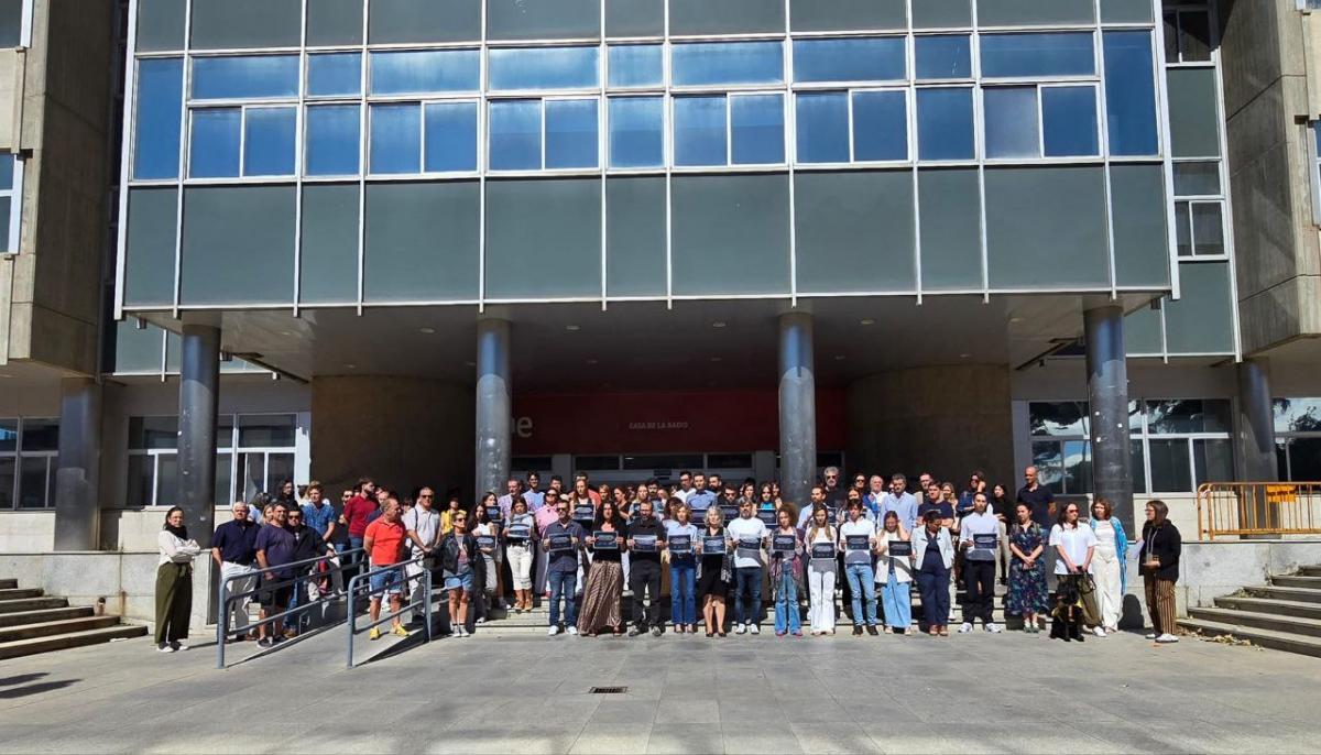 Concentración de periodistas y trabajador@s de RTVE y RNE en Prado del Rey. / A. P.