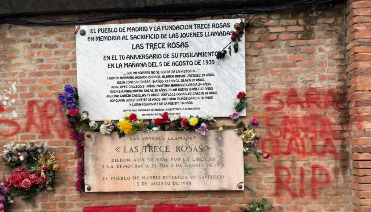Tumba de las Trece Rosas.